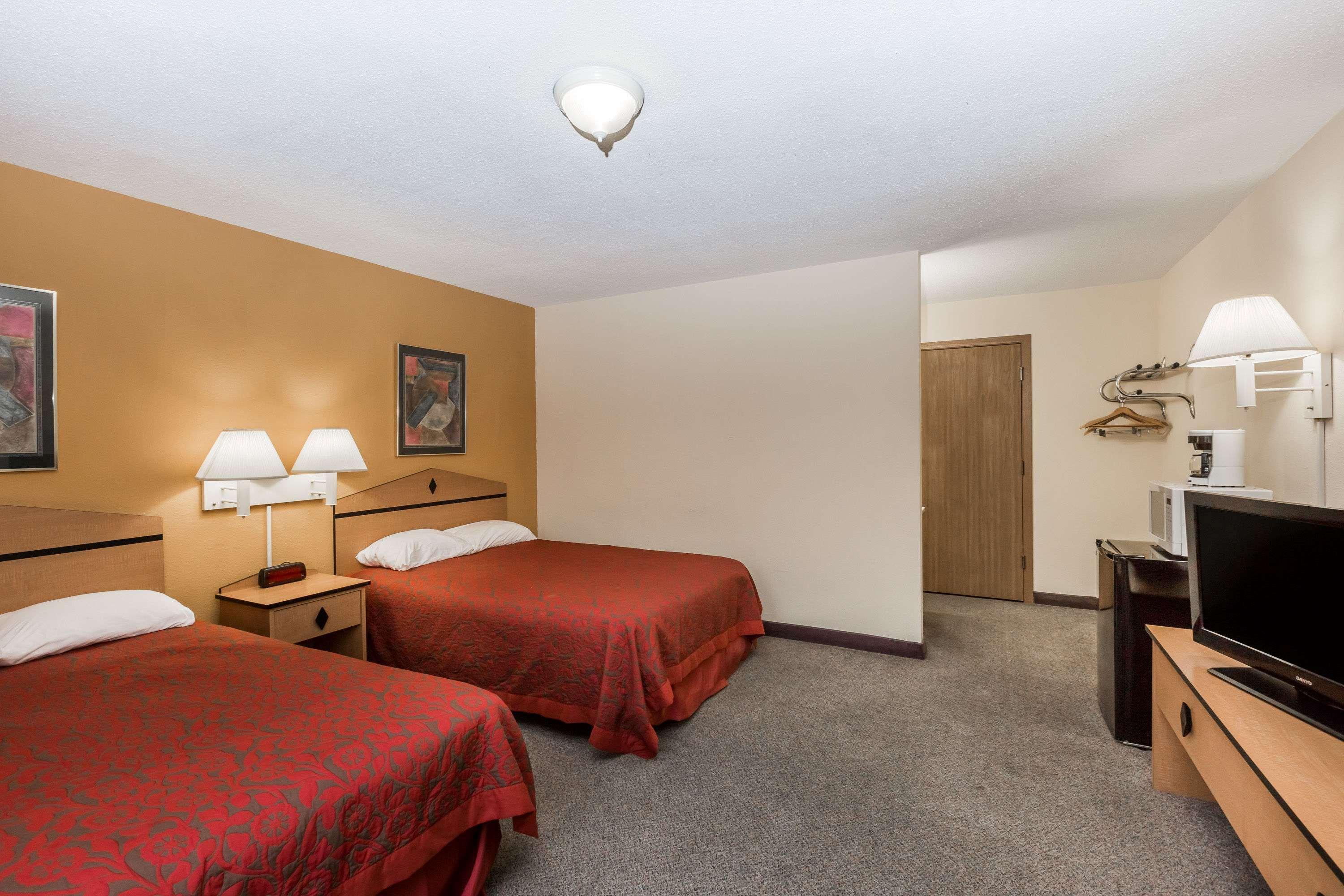 Days Inn By Wyndham Atlantic Exterior photo