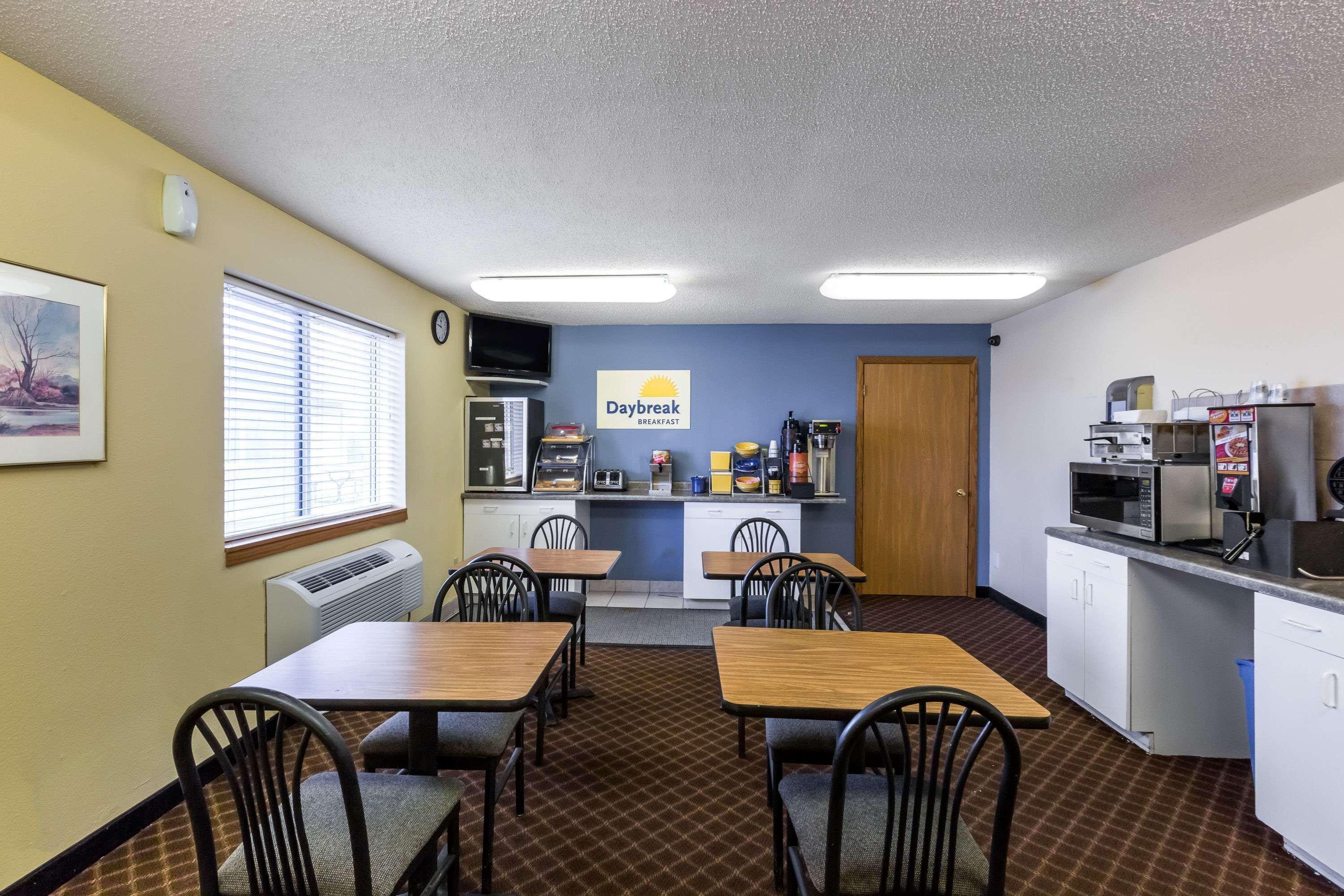Days Inn By Wyndham Atlantic Exterior photo